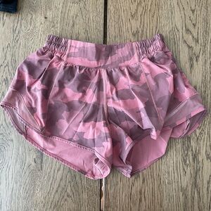 Lululemon Hotty Hot Shorts Low-Rise Lined Shorts 2.5”